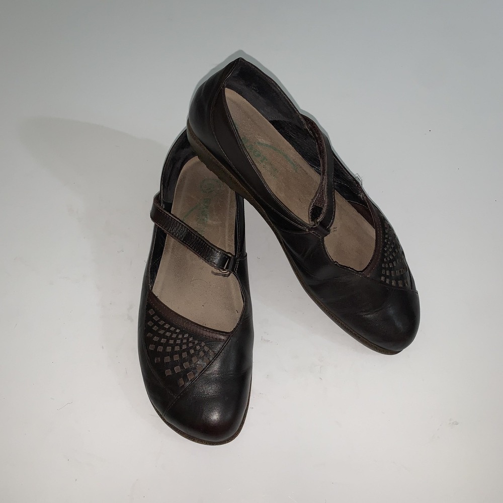 Naot Shoes Womens Size 10 Brown Leather Mary Jane Flats Comfort Walking Casual